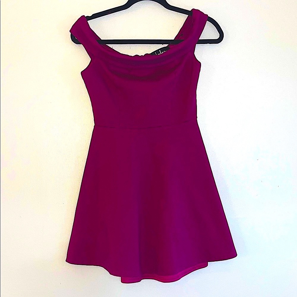 Lulu’s Elegant Off-Shoulder Burgundy Dress Small